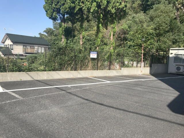 エヌケイパレスの駐車場