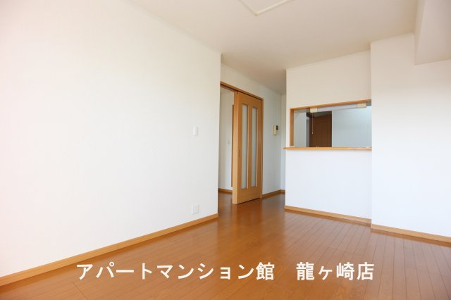 さくらヒルズ霞台　壱番館の居間・リビング