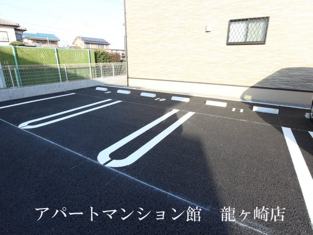 ノーブル ウエストⅤの駐車場