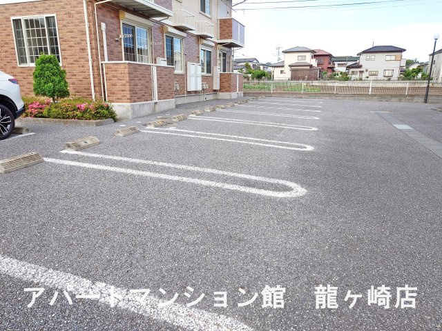 グリシーヌ・パレⅡＡ棟の駐車場