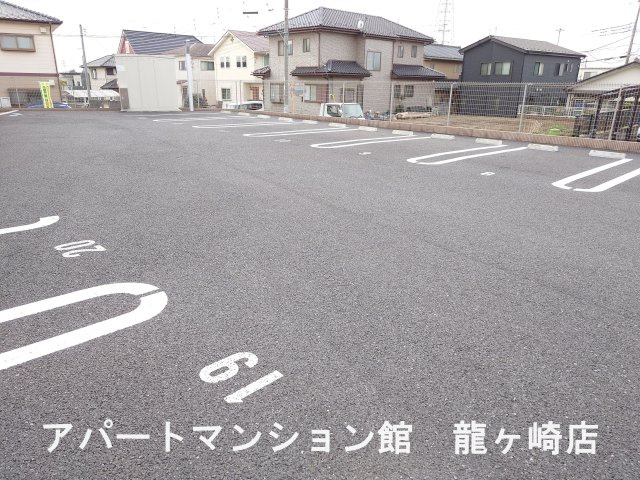 アリュール阿見の駐車場
