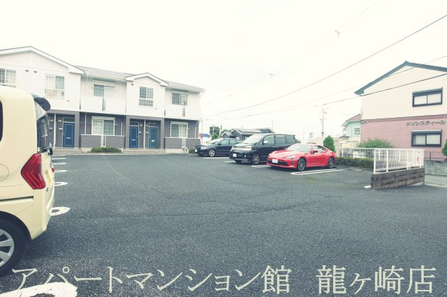 さくらヒルズの駐車場