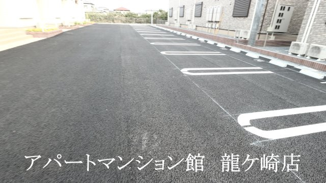 リリア・ヴィレⅡの駐車場