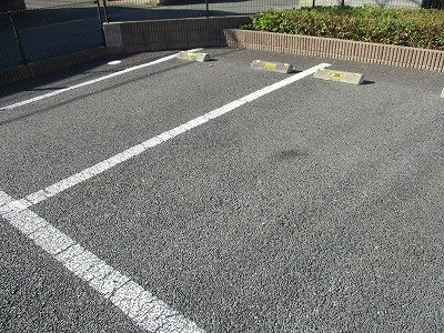 レオパレスエスピナカⅢの駐車場