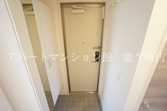 ライトパレスうずら野の玄関