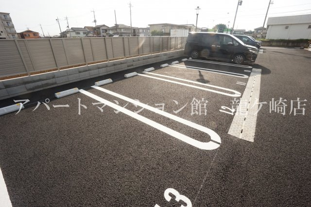 ライトパレスうずら野の駐車場