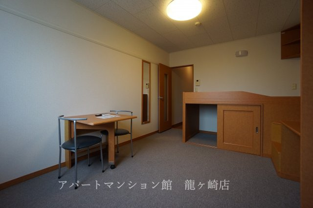 レオパレスコテナン阿見中央の寝室
