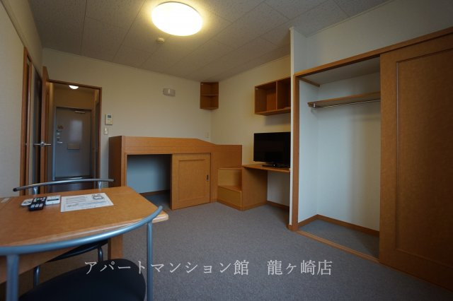 レオパレスコテナン阿見中央の寝室