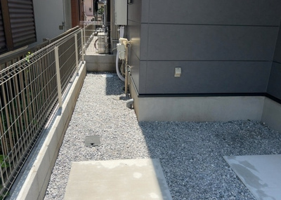 【庭】 | すすきの町新築戸建 | 庭があることでガーデニングや家庭菜園はもちろん、こどもの遊び場やペットを放して遊ぶことができます。また、家の周囲に余裕があるということです。隣地との間があれば、十分な日当たりと、風通しが確保できます。