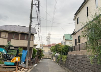 【展望】 | 東中野新築戸建 | 桜や紅葉の名所に出かける人は多いと思いますが、家にいながら季節の移ろいを感じる生活を送りませんか？リビングや窓から見える景色が生活を彩るワンポイントに！現地から見える景色を堪能してみては如何でしょう。