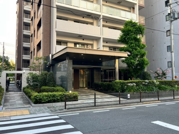 【その他】 | 【基壇部】重厚感がありシックな洗練されたアプローチです！