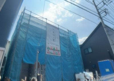 【バルコニー】 | 田名新築戸建 | バルコニーは、室外の専用スペースのうち、「屋根がなく開放された空間」であるものを指します。ベランダより広いタイプのものが多く、日当たりもよいため家庭菜園などを楽しみたい人にとって適した環境となります。