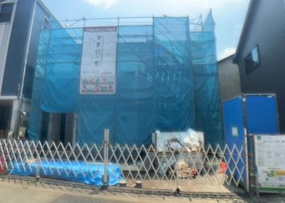 【構造・工法・仕様】 | 田名新築戸建 | 木造住宅とは土台、壁、柱など建築物の強度を支える構造体の材に木が使用されている構造を指します。構造体は建物の自重を支えるだけではなく風圧や水圧、積裁荷重などあらゆる衝撃に耐えるための基礎です。