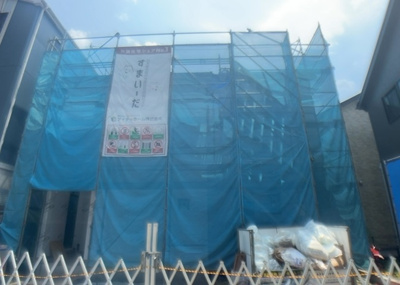 【バルコニー】 | 田名新築戸建 | 一般的なバルコニーは、奥行1.5ｍ程ですが、ワイルドバルコニーは2ｍまで広がっています。そのため洗濯物の間隔をあけ干すことができ、乾きやすいというメリットや、ガーデニングが楽しめる等の特徴があります。