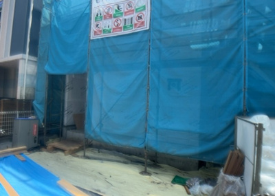 【セキュリティ】 | 田名新築戸建 | モニターで来訪者を確認して、目的が分からない場合はインターホンを通じて室内から会話することができます。怪しいと感じた場合はインターホン越しにお帰りいただくことができるので、直接会うことがなく安全です。