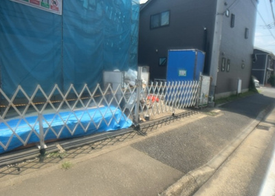 【駐車場】 | 田名新築戸建 | 駐車場と明記されていても、最小スペースでつくられた駐車場だと大型車は駐車できなかったり、出入りしにくくなったりする可能性があります。お車のサイズと購入したい物件の駐車場のサイズを現地で確認しましょう。