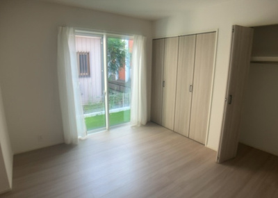 【子供部屋】 | 上溝新築戸建 | 子供が何人でも年齢によっては、受験時にしっかり壁のある個室があった方が良い場合もあります。難しい問題ですが、兄弟の人数や、性別や年齢差によって状況が異なりますので、数年後のこともしっかり考えましょう。