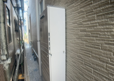 【発電・温水設備】 | 上溝新築戸建 | 省エネ給湯器とは従来型の給湯器より熱効率が高く、少ない燃料でたくさんのお湯を沸かすことが出来る高効率な給湯器のことを指します。また、省エネ給湯器には種類があり、利便性や効果なども様々です。