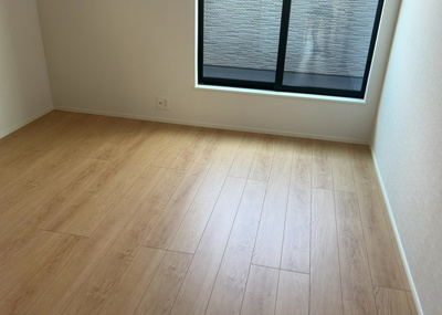 【洋室】 | 光が丘新築戸建 | 洋室のメリットは重い家具が置きやすく、身の回りが整理しやすいことです。 床がフローリングのため畳とは異なり凹みにくいです。 クローゼットなど収納が豊富で、普段使わない旅行カバンや服の整頓も簡単にです。