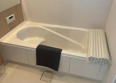 【浴室】 | 光が丘新築戸建 | 入浴時の快適さも大事なことですが、綺麗な状態を維持できなければ気持ちよく入浴できません。毎日の掃除が楽という点は大事なポイントになります！カビが生えにくく掃除がしやすい、壁や浴槽を選ぶといいでしょう。