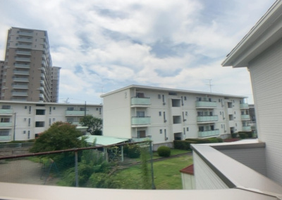 【展望】 | 相武台新築戸建 | 眺望を気にして物件を探す場合、前面に建物が建っていないか現地で確認しましょう！前面に建物があると景色はもちろん、日当たりや風通しにも影響が出てきます。住んだ時のことを想像しながら現地見学をしましょう。