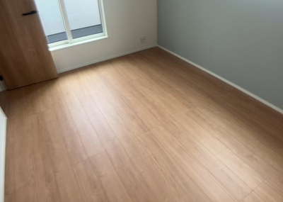 【子供部屋】 | 相武台新築戸建 | 子供が何人でも年齢によっては、受験時にしっかり壁のある個室があった方が良い場合もあります。難しい問題ですが、兄弟の人数や、性別や年齢差によって状況が異なりますので、数年後のこともしっかり考えましょう。