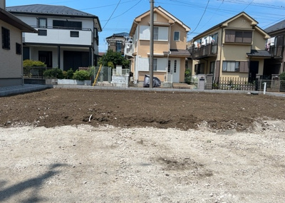 【駐車場】 | 木曽西新築戸建 | 車一台あたりに必要なスペースは、標準サイズの普通自動車で横幅2m50cm、長さ5mは必要になります。ただし、乗降のことも考慮して横幅3m30cm、長さ5m50cmほどは確保できるところを選びましょう。