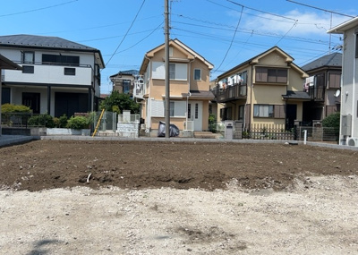 【玄関】 | 木曽西新築戸建 | 玄関は、狭すぎると複数人で使いにくく、広すぎても無駄な空間になりがちです。最低2畳を目安にして、家の広さとの兼ね合いや家族の人数を考慮して決めるとよいでしょう。現地を見学して快適な玄関を選びましょう！