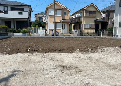 【玄関】 | 木曽西新築戸建 | 玄関ポーチにおいて最も重視すべきと言っても良いのが広さです。適切な広さの玄関ポーチでないと外見的なバランスは崩れてしまいますし、何より使いにくくなってしまいますので、現地で実際に下見をしてみましょう！