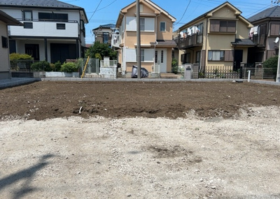 【前面道路含む現地写真】 | 木曽西新築戸建 | お持ちの車種によっては前面道路が広い方が便利でしょう。しかし、前面道路が広ければその分交通量が多くなるため、騒音などが気になる場合があります。実際に現地を見学し、周辺交通量や騒音などを確認しましょう！