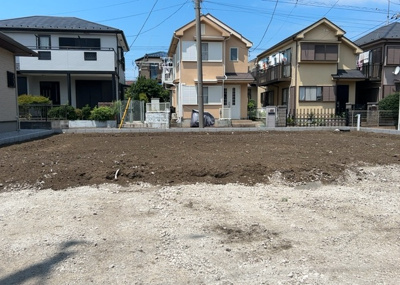 【駐車場】 | 木曽西新築戸建 | 駐車場と明記されていても、最小スペースでつくられた駐車場だと大型車は駐車できなかったり、出入りしにくくなったりする可能性があります。お車のサイズと購入したい物件の駐車場のサイズを現地で確認しましょう。