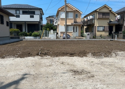 【庭】 | 木曽西新築戸建 | 庭があることでガーデニングや家庭菜園はもちろん、こどもの遊び場やペットを放して遊ぶことができます。また、家の周囲に余裕があるということです。隣地との間があれば、十分な日当たりと、風通しが確保できます。