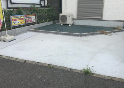 【駐車場】 | 四谷町新築戸建 | 駐車場と明記されていても、最小スペースでつくられた駐車場だと大型車は駐車できなかったり、出入りしにくくなったりする可能性があります。お車のサイズと購入したい物件の駐車場のサイズを現地で確認しましょう。