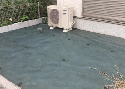 【庭】 | 四谷町新築戸建 | 庭があることでガーデニングや家庭菜園はもちろん、こどもの遊び場やペットを放して遊ぶことができます。また、家の周囲に余裕があるということです。隣地との間があれば、十分な日当たりと、風通しが確保できます。