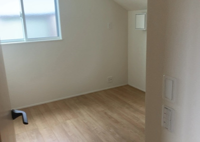 【子供部屋】 | 四谷町新築戸建 | 子供が何人でも年齢によっては、受験時にしっかり壁のある個室があった方が良い場合もあります。難しい問題ですが、兄弟の人数や、性別や年齢差によって状況が異なりますので、数年後のこともしっかり考えましょう。