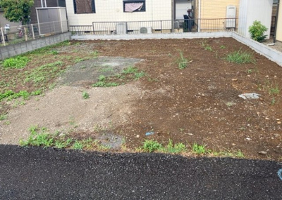 【前面道路含む現地写真】 | 緑ケ丘新築戸建 | お持ちの車種によっては前面道路が広い方が便利でしょう。しかし、前面道路が広ければその分交通量が多くなるため、騒音などが気になる場合があります。実際に現地を見学し、周辺交通量や騒音などを確認しましょう！