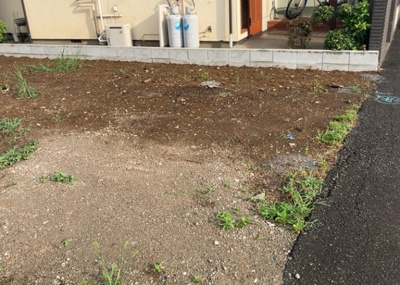 【駐車場】 | 緑ケ丘新築戸建 | 駐車場と明記されていても、最小スペースでつくられた駐車場だと大型車は駐車できなかったり、出入りしにくくなったりする可能性があります。お車のサイズと購入したい物件の駐車場のサイズを現地で確認しましょう。