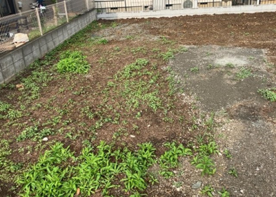 【玄関】 | 緑ケ丘新築戸建 | 玄関は家の顔でもあり、家族以外の目にも止まる場所です。玄関は外との間を仕切る扉、靴などをしまっておく収納スペース、靴脱ぎのたたきスペース、来客とのやり取りをするドアホンなど複数のアイテムからなります。