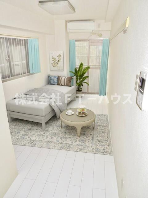 日神パレステージ市川の居間・リビング