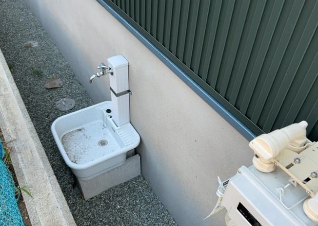 【設備】 | 上溝新築戸建 | 敷地内には、散水栓や立水栓があります。水道水を直接利用できるため、水を運ぶ手間を省くことが出来ます。大量の水を必要とする洗車作業や清掃などに役立ちます。その他設備とあわせて、現地でご確認ください。
