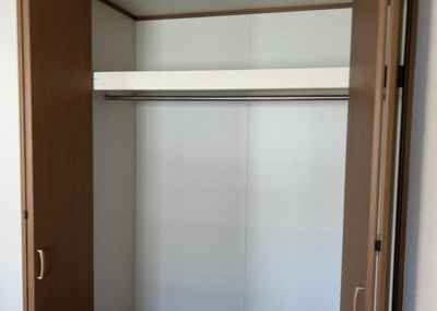 【収納】 | 横山台中古戸建 | デザイン性を重視しすぎて収納が少なかった！なんてことにならないため、事前に現地で収納の数を確認しておくことをお勧めします。クローゼット以外にも床下収納や屋根裏収納、パントリーなどもチェックしましょう。