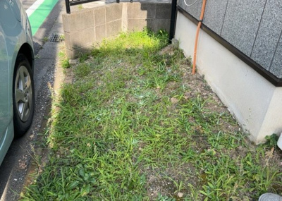 【庭】 | 横山台中古戸建 | 庭があることでガーデニングや家庭菜園はもちろん、こどもの遊び場やペットを放して遊ぶことができます。また、家の周囲に余裕があるということです。隣地との間があれば、十分な日当たりと、風通しが確保できます。