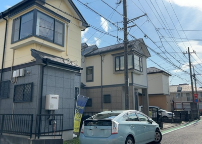 【前面道路含む現地写真】 | 横山台中古戸建 | お持ちの車種によっては前面道路が広い方が便利でしょう。しかし、前面道路が広ければその分交通量が多くなるため、騒音などが気になる場合があります。実際に現地を見学し、周辺交通量や騒音などを確認しましょう！