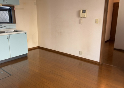 【ダイニング】 | 横山台中古戸建 | ダイニングは、食事や家族の団らんスペースとしてだけではなく、ほかの用途としても使用することができます。ダイニングテーブルを置き、食事のためのスペースを作ることでリビングとの差別化を図ることができます。