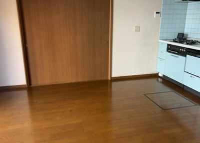 【ダイニング】 | 横山台中古戸建 | ダイニングにはダイニングテーブルセットなどを置くことが多く、間取りにおいて「D」と略記されますが、食事を作るときの作業場として使用したり、朝食を食べたりするときだけに使われるケースも少なくありません。