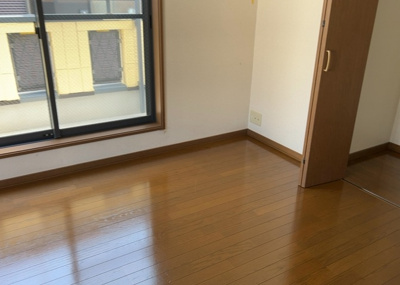 【子供部屋】 | 横山台中古戸建 | 子供が何人でも年齢によっては、受験時にしっかり壁のある個室があった方が良い場合もあります。難しい問題ですが、兄弟の人数や、性別や年齢差によって状況が異なりますので、数年後のこともしっかり考えましょう。
