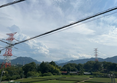 【展望】 | 寸沢嵐中古戸建 | 眺望を気にして物件を探す場合、前面に建物が建っていないか現地で確認しましょう！前面に建物があると景色はもちろん、日当たりや風通しにも影響が出てきます。住んだ時のことを想像しながら現地見学をしましょう。