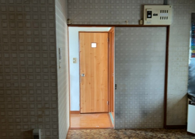 【ダイニング】 | 寸沢嵐中古戸建 | ダイニングにはダイニングテーブルセットなどを置くことが多く、間取りにおいて「D」と略記されますが、食事を作るときの作業場として使用したり、朝食を食べたりするときだけに使われるケースも少なくありません。