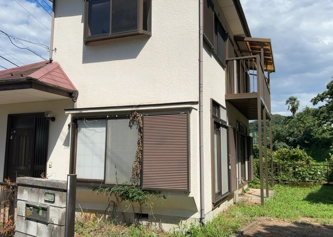 【構造・工法・仕様】 | 中野中古戸建 | 木造住宅とは土台、壁、柱など建築物の強度を支える構造体の材に木が使用されている構造を指します。構造体は建物の自重を支えるだけではなく風圧や水圧、積裁荷重などあらゆる衝撃に耐えるための基礎です。