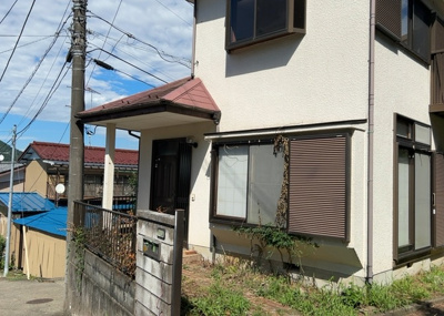 【外観】 | 中野中古戸建 | 隣家の土地はどうなっているのか、生活利便施設が近くにあるのか、学校まで近いかなど、お客様のライフスタイルにあわせたイメージが重要です。また、近くにあると困る施設が近くにないかも確認するといいでしょう。